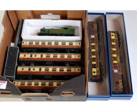 Mixed lot including Hornby Dublo 3-rail LNER green tank 0-6-2 engine, 4 brown &amp; cream coaches, 3 bolster wagons mixed met