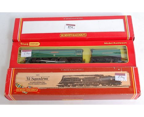 Hornby R074 BR green '41 Squadron' Battle of Britain class engine and tender (G-BF), a similar R8698 'Winston Churchill' (G-B