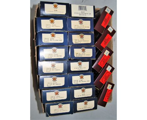 16 boxed Bachmann corridor and suburban coaches, mixed types and liveries (G-BG) together with 5 Hornby Mk1 corridor coaches,