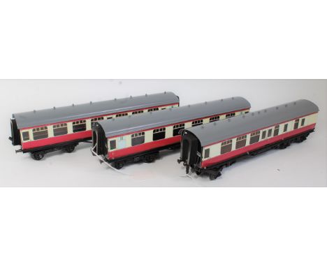 Set of three ACE trains C5 BR Mk1 coaches red and cream comprising 2nd class No. E5029, 1st class No. E13030 and Br/2nd No. E