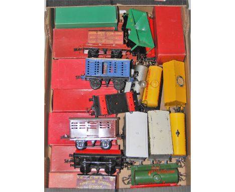 Large tray of 17 mainly post war wagons including LMS cattle (M-BE); lumber (M-BE); gas cylinder (NM-BE), LMS hopper (E-BE) a