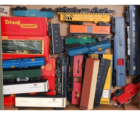 Tray of mixed Triang TC series items black 4-6-2 steam engine and tender, yellow Bo-Bo diesel, 2 blue/yellow later series pas