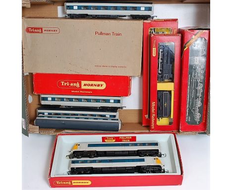 A Triang Hornby R555C BR blue/grey Blue Pullman motor coach and driving trailer coach (G-BFG) and 4 centre cars, one boxed (G