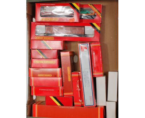 16 various Hornby wagons (G-BFG) an R749 yellow breakdown crane (NM-BNM) and a Lima LNER green tank engine (G-BG)