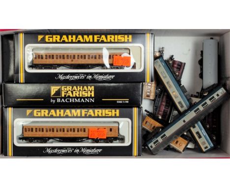 Mainly Graham Farish N gauge coaches: 3x LNER suburban bogie; 4x LNER 4-wheel suburban; 3x BR blue/grey bogie (E) (2x BE); Li