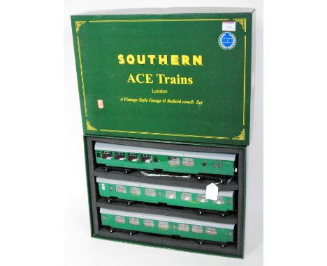 ACE Trains 3-coach set C21/B Southern Bulleid, green, comprising restaurant 7683, 1st/3rd 5746 and Br/3rd 4362 with working r
