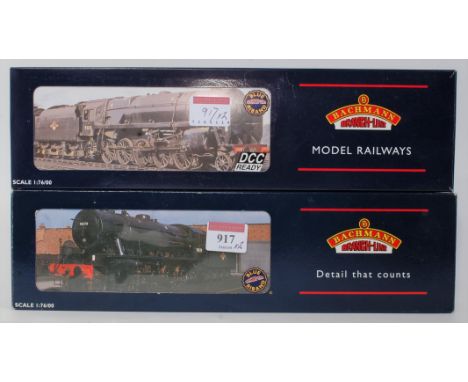 Bachmann TMC32 'Vulcan' No. 90732 WD Austerity 2-8-0 engine and tender (NM-BG) together with 32-852 BR class 9F engine and te