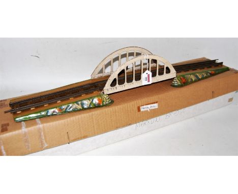 Marklin girder bridge with two approach slopes, clockwork, a few chips to girders (G)