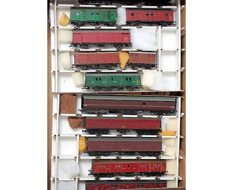 Tray containing long wheel base and bogie vehicles for inclusion in passenger trains with a Bachmann 32-426 class 24 Bo-Bo di