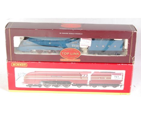 Hornby R304 LNER blue class A4 engine and tender 'Mallard' (G-BG) and R2179 LMS maroon/gold streamlined coronation class 'Duc