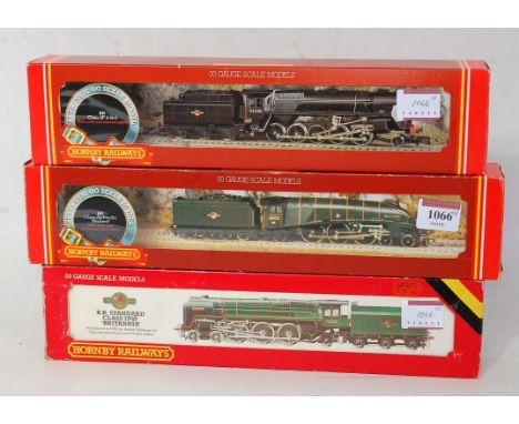 Hornby R309 BR lined green class A4 engine and tender 'Mallard' (NM-BNM), BR green R063 'Britannia' engine and tender (G-BG) 