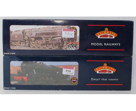 Similar to above lot a Bachmann 32-250 WD Austerity 2-8-0 engine and tender Netherlands Railway green No. NS4310 (M-BNM) and 