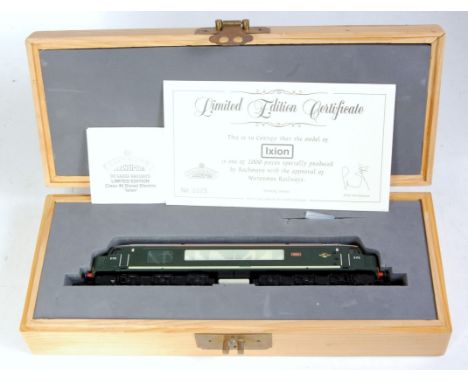 A wooden Bachmann presentation box containing a limited edition (0925/2000) BR green class 46 diesel locomotive 'Ixion' (M-BN