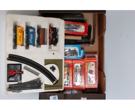 A quantity of mixed make items - 7 tank locomotives, 2 Bachmann Collett coaches, box inner containing 0-4-0 freelance tank en