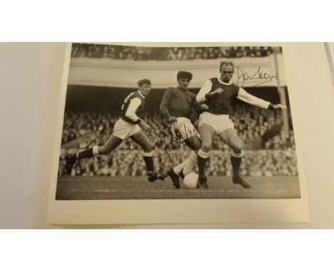 FOOTBALL, signed photo by George Best &amp; Don Howe, in action from Manchester United v Arsenal match, 10 x 8, EX