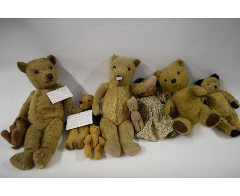 MIXED LOT VARIOUS EARLY 20TH CENTURY TEDDY BEARS AND OTHER SOFT TOYS TO INCLUDE EXAMPLES MADE BY H G SOANE &amp; CO, (CHILTER