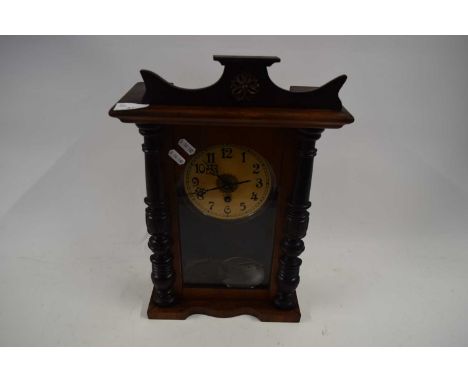 EARLY 20TH CENTURY MANTEL CLOCK WITH TURNED DECORATION TO CASE