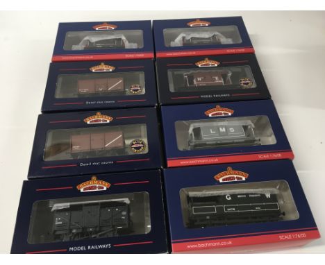 Collection of 8 Bachmann model railway carriages. 00 gauge. 1:76 scale