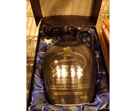 Presentation pack QE2 Scotch whisky from Bowmore Auchentushan Distillery 