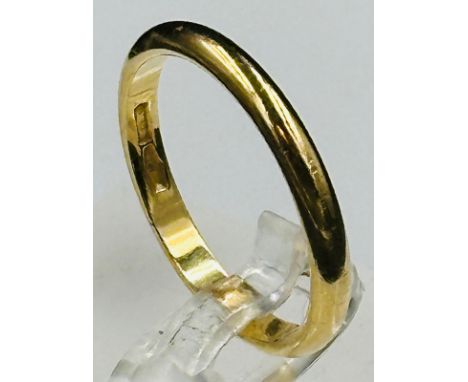 An 18ct yellow gold wedding band style ring with an approximate weight of 3.1g and size P