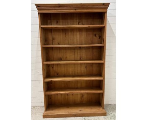 A pine five shelf bookcase (H200cm W115cm D29cm)