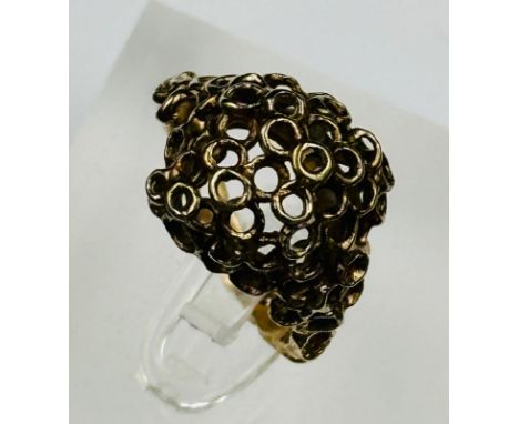 A 9ct yellow gold ring, 70's style, approximate weight 4.6g and size O