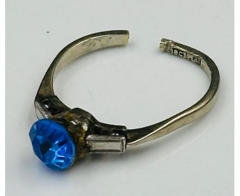 A silver fashion ring with blue stone AF