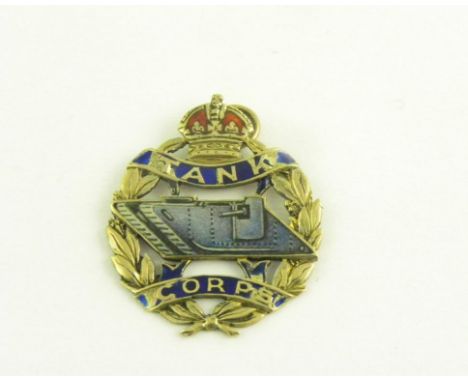 A WORLD WAR ONE GOLD AND ENAMEL SWEETHEART'S PENDANT OF THE TANK CORP, 3.4G