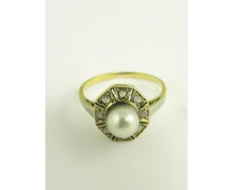 A CULTURED PEARL AND ROSE DIAMOND CLUSTER RING IN WHITE GOLD, 2G