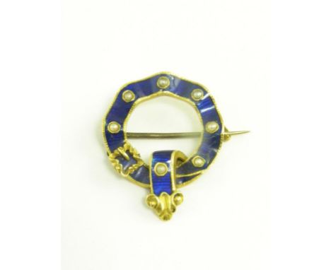 A GOLD, BLUE ENAMEL AND SPLIT PEARL GARTER BROOCH, C1900, 4.7G