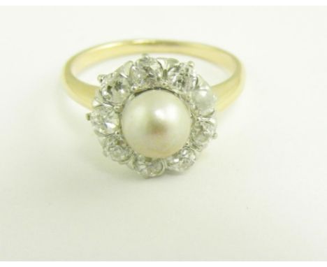 A CULTURED PEARL AND DIAMOND CLUSTER RING IN GOLD, UNMARKED, 3.2G