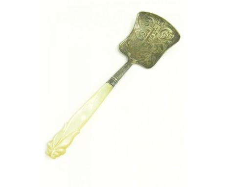 A VICTORIAN MOTHER OF PEARL HANDLED SILVER CADDY SPOON, BIRMINGHAM 1849