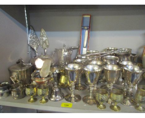 Silver plate to include a teapot, a tea caddy, sugar bowls, cups and other items, along with three silver rings, 37g 