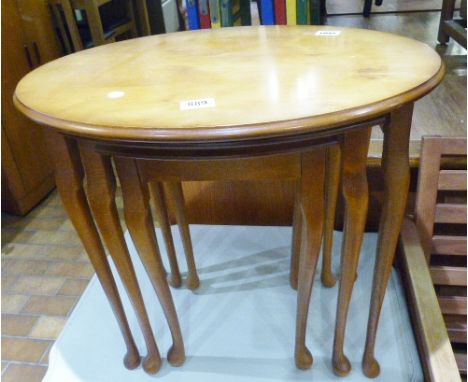 OAK NEST OF TABLES. Light oak nest of three tables 
