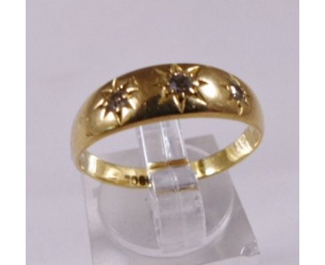 18CT DIAMOND RING. 18ct gold diamond set ring, size R, 3.7g