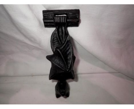 Cast iron bat door knocker. UK P&amp;P Group 1 (£16+VAT for the first lot and £2+VAT for subsequent lots) 