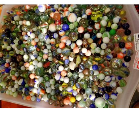 Large quantity of mixed marbles. UK P&amp;P Group 2 (£20+VAT for the first lot and £4+VAT for subsequent lots) 
