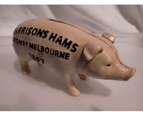 Cast iron piggy bank, L: 15 cm. UK P&amp;P Group 1 (£16+VAT for the first lot and £2+VAT for subsequent lots) 