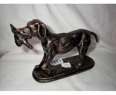 Bronzed cast iron Labrador Retriever with Pheasant, L: 12 cm. UK P&amp;P Group 1 (£16+VAT for the first lot and £2+VAT for su