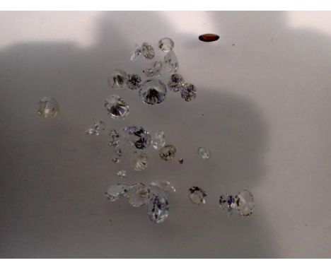 Bag of clear gemstones. UK P&amp;P Group 1 (£16+VAT for the first lot and £2+VAT for subsequent lots) 