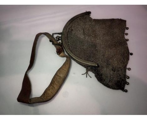 White metal coin purse. UK P&amp;P Group 1 (£16+VAT for the first lot and £2+VAT for subsequent lots) 