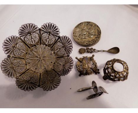 Mixed scrap silver and white metal. UK P&amp;P Group 1 (£16+VAT for the first lot and £2+VAT for subsequent lots) 