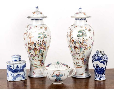 Group of piecesChinese,blue and white tea caddy and cover, 12cm high, a wine pot and cover, 16cm long, a small blue and white