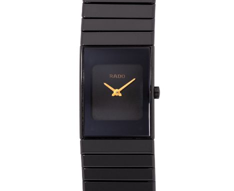 RADO Diastar Ref. 153.0349.3 Damenuhr. Keramik. Schwarzes Zifferblatt mit goldfabrenen Zeigern. Keramik-Gliederarmband mit Do