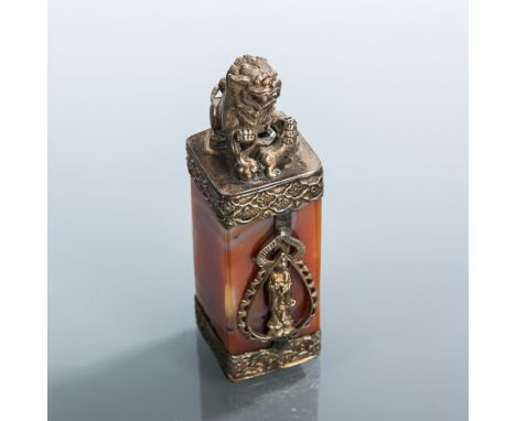CHINESE AGATE AND METAL MOUNTED WEIGHT
with foe dog finial and deity to sides, 9cm high 

