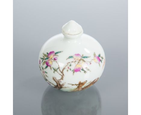 CHINESE CERAMIC SNUFF BOTTLE
with floral decoration, 6cm high 
