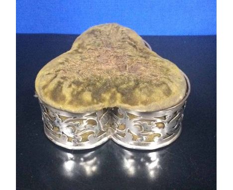 SILVER TRINKET BOX
of trefoil shape and with pierced scrolling designs, Birmingham marks, 33g, 9cm wide