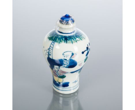CHINESE CERAMIC SNUFF BOTTLE
with figural decoration, 8.5cm high 