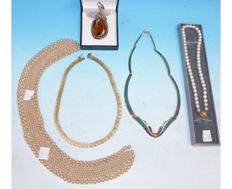 A silver and amber pendant; a simulated pearl collar; 2 gilt necklaces; a cultured pearl necklace with 9 ct clasp