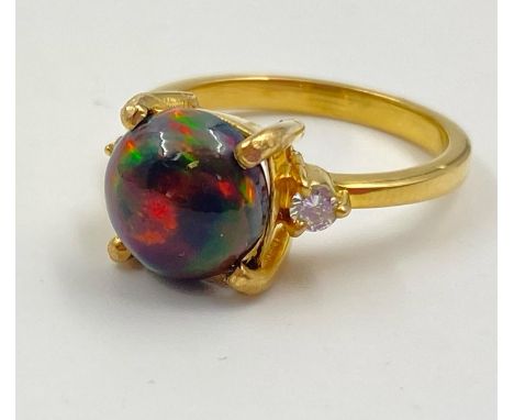 18K Yellow Gold Ring with Black Opal Centre Stone.Size N. 4.34g 